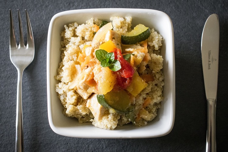 Quinoa Recipe - Chicken Quinoa Bowl with Zucchini and Tomatoes